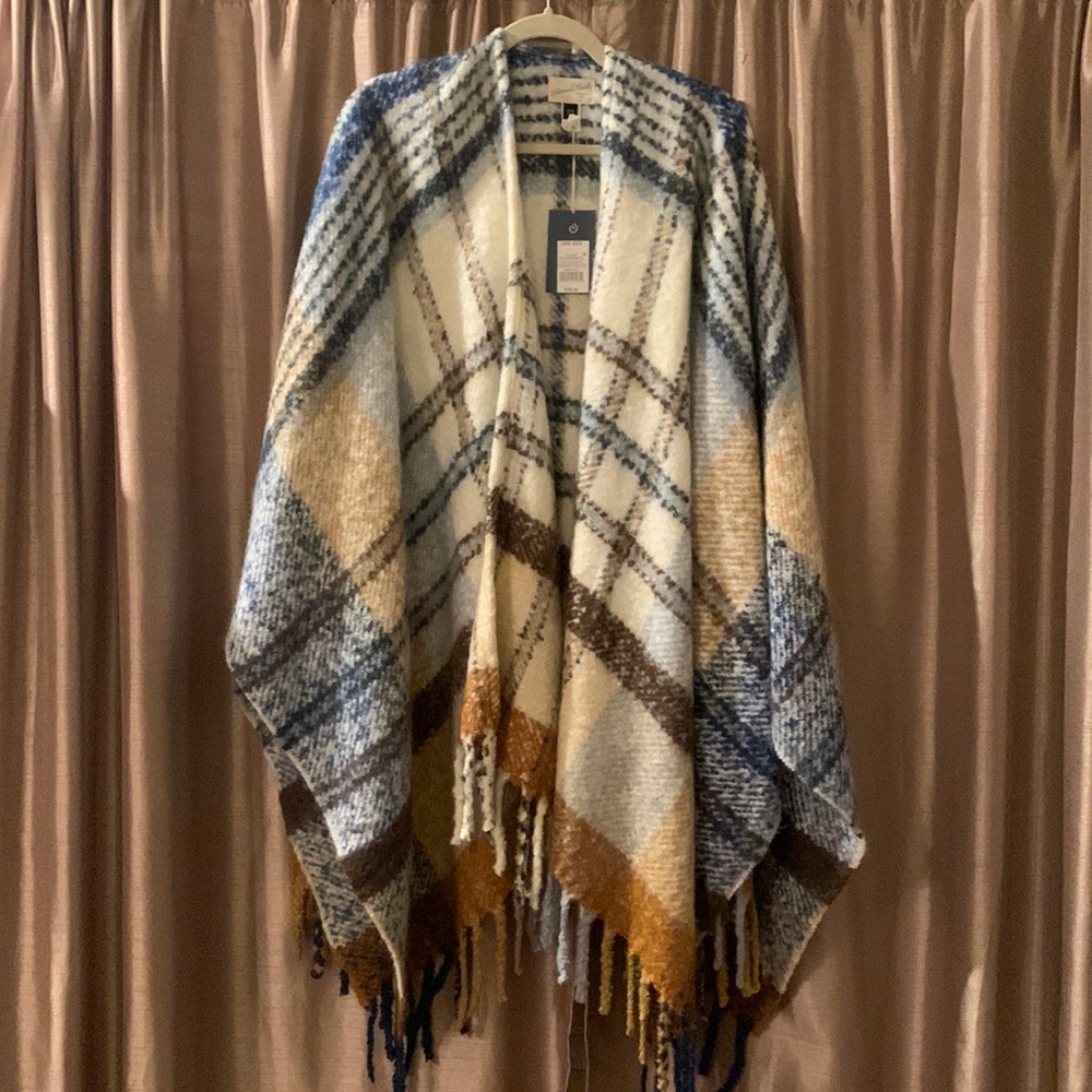 Thick Poncho with fringe